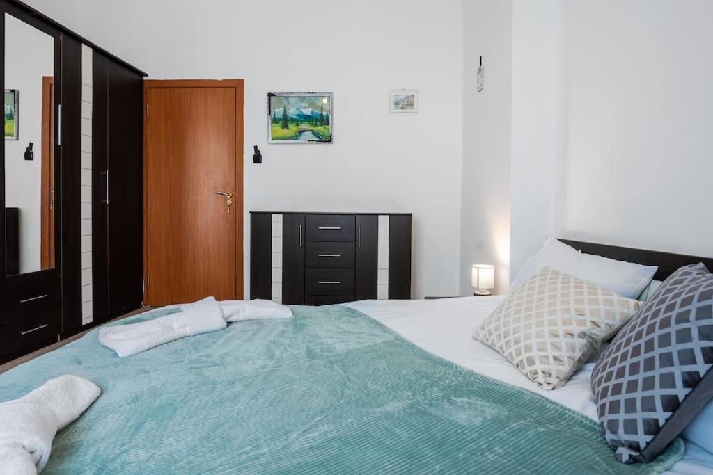 Spacious 3Bd Central Apartment Σόφια Εξωτερικό φωτογραφία